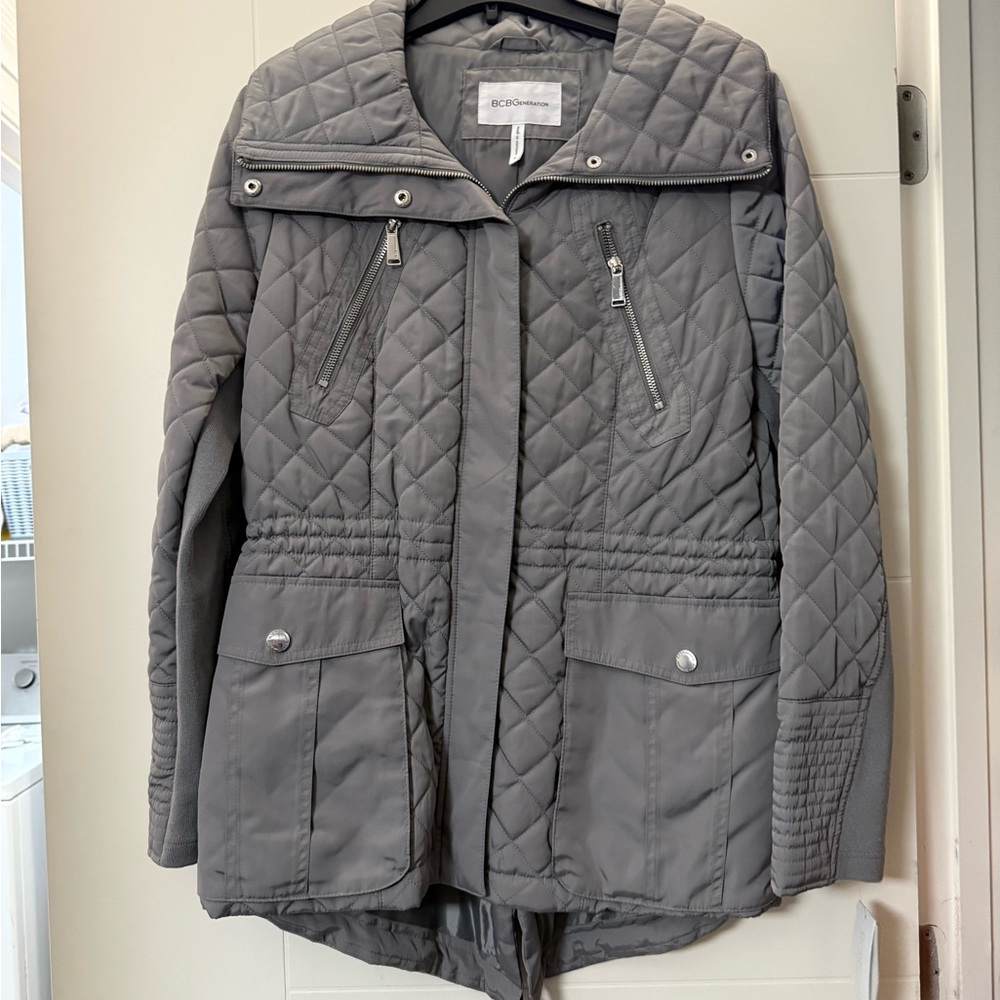 BCBGeneration Gray Quilted Puffer Jacket with Cinched Waist